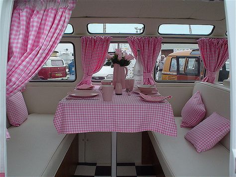 Pink Camper Van Pink Camper, Kombi Motorhome, Old Campers, Kombi Home, Trailer Interior, Vintage Rv, Vintage Campers Trailers, Vintage Caravans, Cool Campers