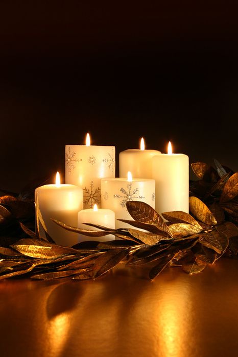 Beautiful Christmas candles.../ Candle Images, Candle In The Wind, Romantic Candles, Candle Glow, Candle Rings, Leaf Garland, Noel Christmas, Beautiful Candles, White Candles