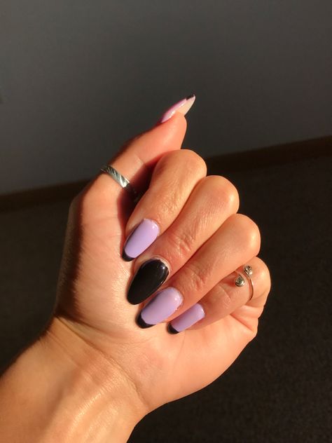 Purple And Black French Nails, Purple Nails With Black Tips, Black And Purple French Tip Nails, Purple And Black French Tip Nails, Nails With Black French Tips, Nail Art Tattoo, Light Purple Nails, Nails With Black, Black French Nails