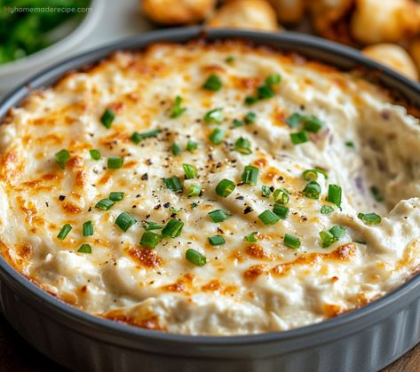 Enjoy the flavors of Crab Rangoon in a creamy, easy-to-make dip. Perfect for any occasion! Crab Rangoon Dip Recipe, Baked Dip, Homemade French Onion Dip, Rangoon Dip, Canned Crab Meat, Crab Rangoon Dip, Baked Dips, Homemade Dips, French Onion Dip