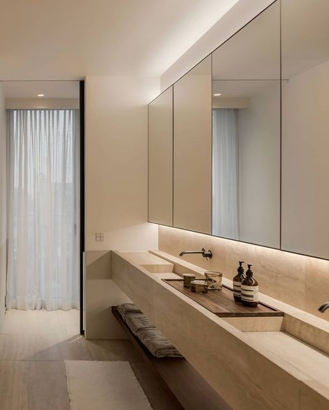 Bathroom Perspective, Hotel Bathroom Design, Travertine Bathroom, Lavabo Design, Restroom Design, Bathroom Decor Luxury, Travertine Stone, Bathroom Design Inspiration, Toilet Design