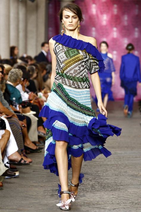 Missoni #Milan Missoni Robe, Missoni Fashion, Crochet Knit Dress, Milano Fashion Week, Runway Dresses, Milan Fashion Weeks, Long Summer Dresses, Hippie Outfits, Runway Collection