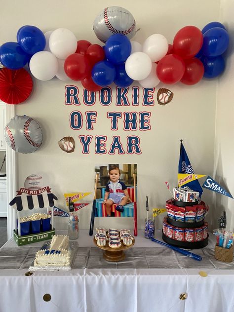 Baseball One Year Old Party, Rookie Of The Year First Birthday Food, Rookie Of The Year First Birthday Cake, Rookie Of The Year First Birthday Decor, Rookie Of The Year First Birthday, Rookie Year First Birthday, Baseball Balloons, Baseball Theme Birthday Party, Baseball Theme Birthday