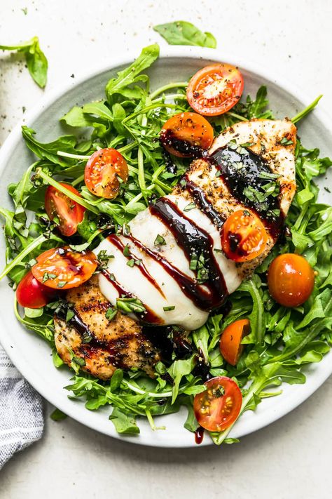 This 15-minute, high-protein, Grilled Chicken Caprese salad is made with grilled chicken breast cutlets, topped with fresh mozzarella, tomatoes, basil and balsamic glaze, served over a bed of arugula. Grilled Chicken Caprese, Chicken Caprese, Vegan Paleo Recipes, Chicken Breast Cutlet, Sleeping Better, Lunch Appetizers, Caprese Chicken, Finish Strong, Skinny Taste Recipes