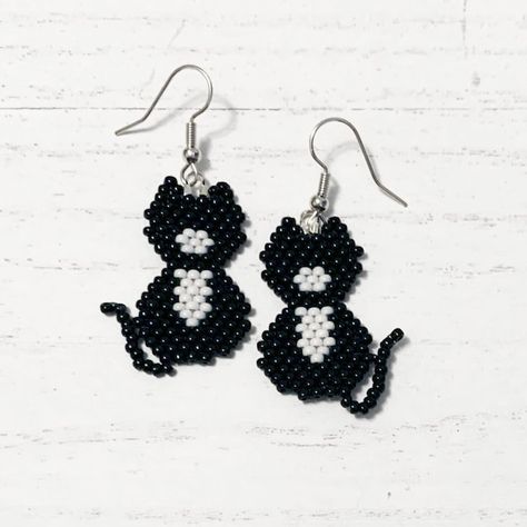 WhiskersWingsDesigns - Etsy UK Beaded Cat Earrings, Beaded Cat, Lover Earrings, Black Cat Earrings, Mom Earrings, Cat Bead, Black And White Cat, Cat Themed Gifts, Brick Stitch Earrings