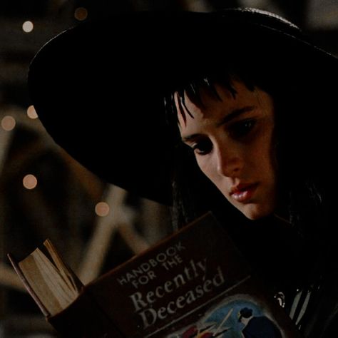 Bettel Juice, Winona Ryder 90s, Beetlejuice 1988, Beetlejuice Movie, Beetlejuice Halloween, Tim Burton Art, Dead Girl, Lydia Deetz, Beetle Juice