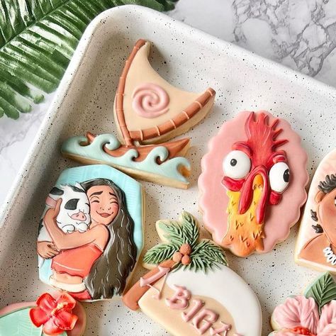 Moana Sugar Cookies Decorated, Moana Decorated Cookies, Moana Cookies Decorated, Moana Sugar Cookies, Disney Sugar Cookies, Edible Cupcakes, Moana Cookies, Cupcake House, Disney Moana Birthday Party