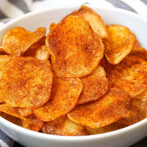 Crispy Air Fryer Potato Chips without Oil {+ 3 Flavors!} Air Fryer Chips, Chip Seasoning, Air Fryer Potato Chips, Air Fryer Potato, Potato Chip Recipes, Food Recipes Vegetarian, Air Fried Food, Air Fryer Oven Recipes, Air Fry Recipes