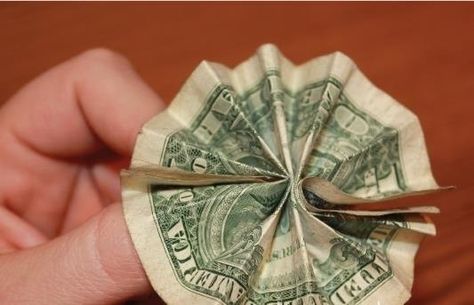 Money Origami, Flower Edition: 10 Different Ways to Fold a Dollar Bill into a Blossoming Bloom « Origami Dollar Oragami, Money Bouquet Tutorial, Fold Dollar Bill, Tricky Tray, Money Folding, Money Cakes, Showing Kindness, Folding Money, Towel Cake