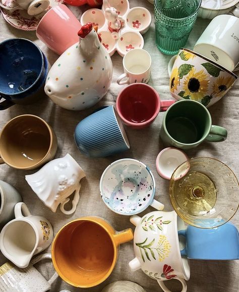 Mismatched Crockery, Mix Match Dishes, Mismatched Tableware, Eclectic Dishware, Thrifted Mugs, Mismatched Mugs, Mismatched Cups, Mismatched Dishes, Kitchen Plates Set