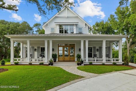 Old Southern Homes, Beaufort Nc, Southern Cottage, Southern House, Southern Living Homes, Southern Homes, Modern Farmhouse Exterior, Up House, Coastal Farmhouse