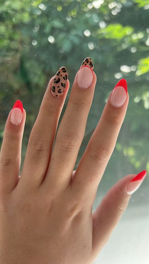 Cute Nails Acrylic Cheetah Print, How To Make Cheetah Print Nails, Cute Nail Ideas Cheetah Print, Western Nails Acrylic Almond, Red Chetaah Nails, Red Style Nails, Black And White Cheetah Print Nails, Pink And Red Cheetah Nails, Leporad Nail Designs