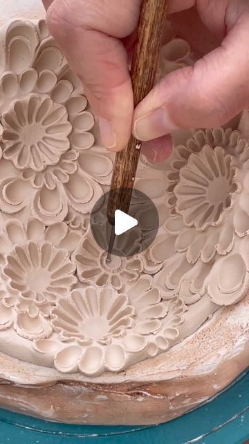 Porcelain Clay Ideas, Flower Clay Art, Sculpture Clay Ideas, Lera Inspiration, Pottery Flowers, Pottery Diy, Flowers Clay, Ceramics Pottery Bowls, Slab Ceramics