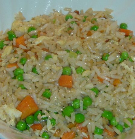 Make at home, restaurant style fried rice. My daughter loves the fried rice you can get at expensive Japanese Hibachi style restaurants. I make this all the time for her and she loves it. I usually make it without the peas and carrots. Restaurant Style Fried Rice, Japanese Hibachi, Hibachi Grill, Arroz Frito, Fried Rice Recipe, Bowl Recipe, Home Restaurant, Rice Recipe, Asian Dishes