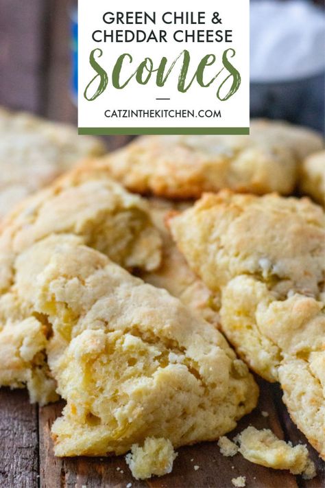 This easy recipe for Green Chile & Cheddar Cheese Scones is a perfect accompaniment to soups, chilis, and so many other warm, southwestern dishes! Mexican Scones, Southwestern Dishes, Kitchen Secrets, Recipes In Marathi, Recipe Bread, Scone Recipes, Cheese Scones, Green Chili, Scone Recipe