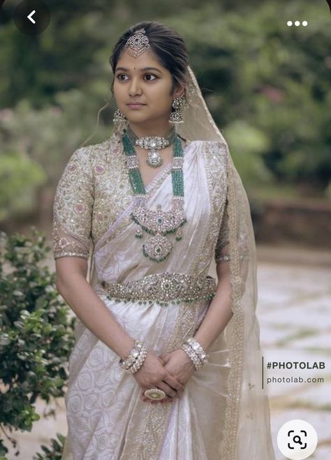 Indian Bride In White Saree, White Gold Saree Indian Bridal, White Saree With Gold Jewellery, White Muhurtham Saree, Silver Pattu Saree Blouse Designs, White Sarees For Wedding, Kanjipuram Silk Sarees Bridal, Muhurtam Sarees South Indian, White Saree Wedding South Indian