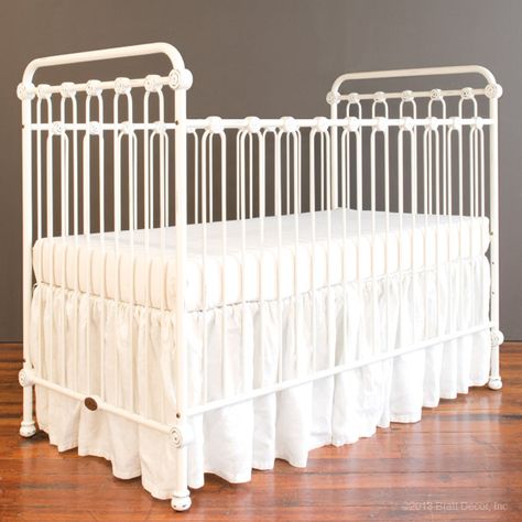 joy baby crib distressed white Bratt Decor Crib, Iron Baby Crib, Baby Crib Designs, Antique Crib, Iron Crib, White Baby Cribs, Best Baby Cribs, Joy Baby, Babies Room