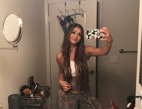 Sarah baska Sarah Baska Outfit, Sarah Baska Style, Sarah Baska, Earthy Outfits, Instagram Girls, Instagram Inspiration, Festival Outfits, Cut And Style, Passion For Fashion