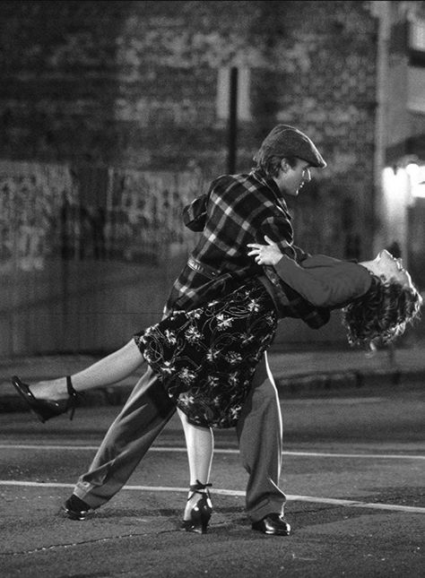 90's Couple Aesthetic, Movies Black And White, Dancing Black And White, Dancing In The Street, Old Fashioned Love, Black And White Photo Wall, Black And White Picture Wall, Rachel Mcadams, Gray Aesthetic