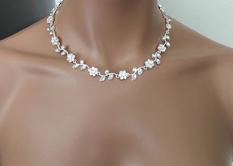 Diamond Necklace Set Unique, Wedding Necklaces For Bride, Silver Prom Jewelry, Bridal Jewelry Ideas, Necklace For Wedding, Prom Jewelry Sets, Bridal Jewelry Necklace, Prom Necklaces, Wedding Jewelry For Bride