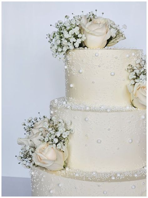 White Rose Wedding Cake, Classy Wedding Cakes, Elegant Wedding Cake Toppers, Pearls And Flowers, Rose Wedding Cake, White Rose Wedding, Wedding Cake Options, Wedding Cake Pearls, Pearl Cake