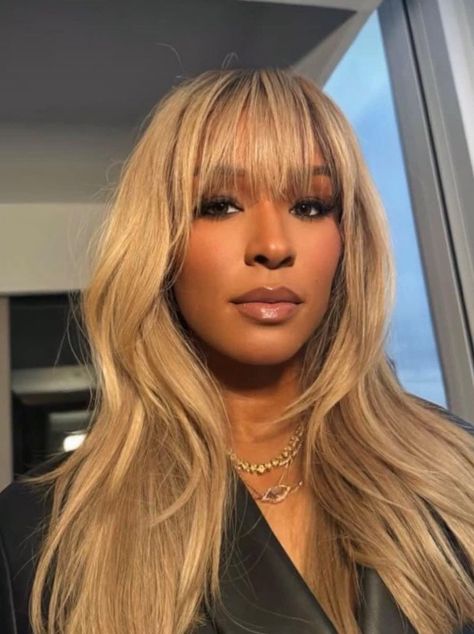 Beyonce Curtain Bangs, Blonde Fringe Wig Black Women, Hair Styles Brown And Blonde, Blonde Hair With Highlights Black Women, Blonde With Bangs Black Women, Blonde Ombre Black Women, Blonde Wig With Bangs Black Women, Layered Bangs Black Women, Blonde Bangs Black Women