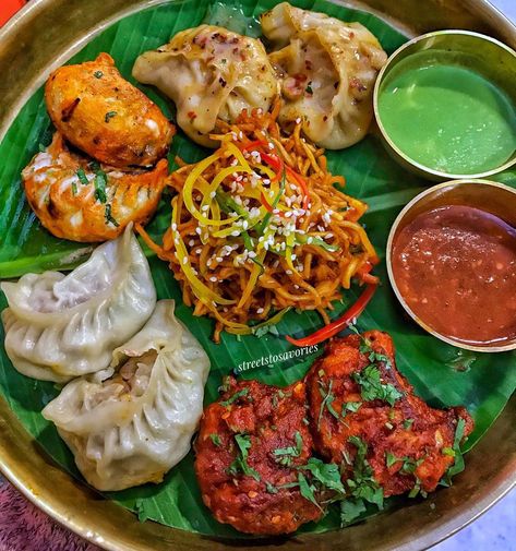 priya on Instagram: “Momos Platter😍😋 . Which is your favourite variety of momo?  Tandoori, steamed, pan seared or fried😍😋 . No Repost ❌ . Follow…” Momos Platter, India Food, Favourite Food, Food Drinks Dessert, Pan Seared, Tasty Food, Food Drinks, Junk Food, Chicken Wings