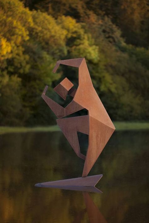 Corten Steel Sculpture, Abstract Sculpture Geometric Modern Art, Sports Sculpture, Dynamic Sculpture, Cubist Sculpture, Metal Sculpture Artists, Cardboard Sculpture, Geometric Sculpture, Art Deco Sculpture