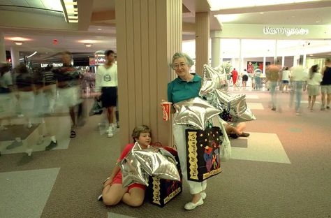 33 Outrageous Pictures Of Shopping Malls During The '90s Outrageous Pictures, Glendale Galleria, Beanie Baby Collectors, Dead Malls, Vintage Mall, Eminem Photos, Love Store, Mall Of America, Wife And Kids