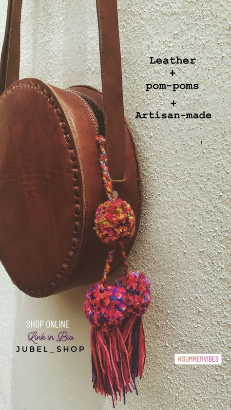 Pompom Tassel, Handmade Leather Purse, Circle Bag, Cheap Purses, Diy Leather Bag, Hippie Bags, Round Bag, Round Leather, Leather Projects