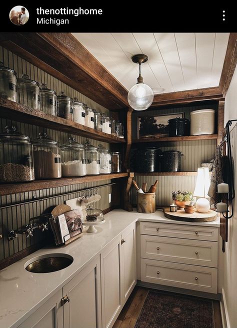 Cottage Kitchen Pantry, Butlers Pantry Paint Colors, English Country Pantry, Unfitted Kitchens, Old Fashioned Pantry, Small Scullery, Small Butlers Pantry Ideas, Small Butlers Pantry, Mud Room Laundry Room Combo