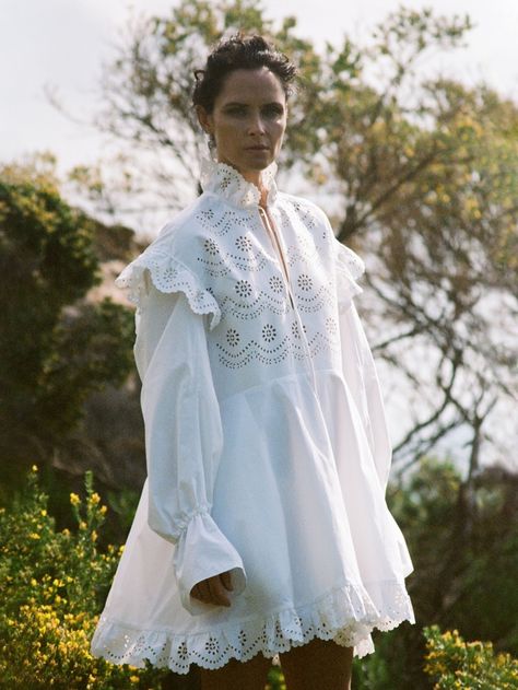 Tasha Tilberg PORTER Edit 2019 Cover Editorial | Fashion Gone Rogue Tasha Tilberg, Ethereal Gowns, Mode Editorials, Lorenzo Serafini, Julia Roberts, Fashion Editor, White Style, Fashion Photo, Cotton Dresses