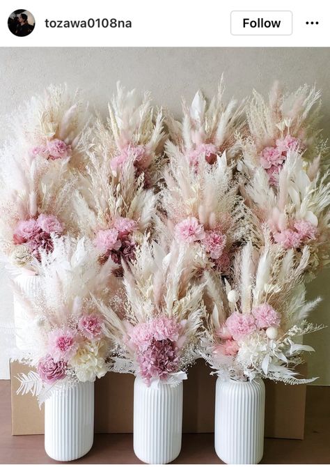 Rose Pink Party Decorations, Pink Theme Centerpieces, Boho Fresh Flower Arrangements, Boho One Year Old Birthday Theme, Fall Boho Flower Arrangements, Boho Pink Centerpieces, Girl Baby Shower Flower Centerpieces, Boho Bautizo Decor, Boho Pink Birthday Party