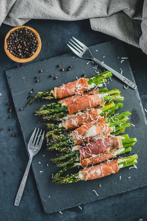 Prosciutto Appetizer, Parmesan Roasted Broccoli, Prosciutto Asparagus, Asparagus Wraps, Asparagus Recipes Baked, Wrapped Asparagus, Easter Side Dishes, Prosciutto Wrapped Asparagus, How To Cook Asparagus