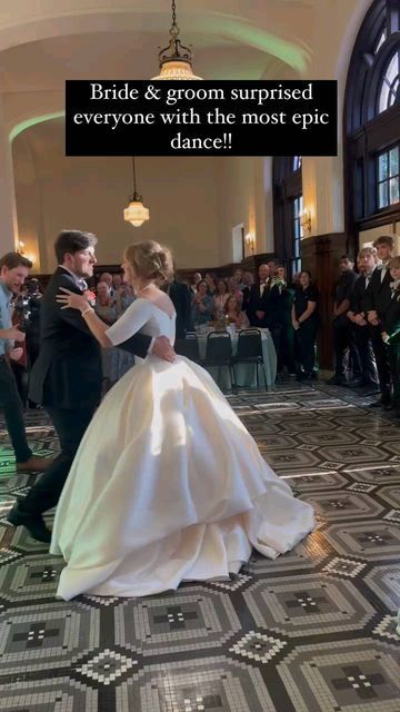 World Wide Weddings on Instagram: "Bride&Groom surprised everyone! 😎 First dance turned into a surprise choreographed dance 🎉💃🕺 🎥 @river.rosephotography" Wedding Videos, Wedding Video, Wedding Moments, Wedding Night, First Dance, Fun Wedding, Garden Wedding, Unique Weddings, Bridal Makeup