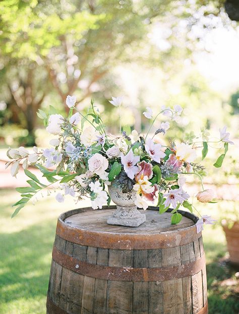 Romantic Wedding Centerpieces, French Country Wedding, Garden Inspired Wedding, Beautiful Wedding Centerpiece, Elegant Wedding Centerpiece, Simple Wedding Centerpieces, Simple Wedding Cake, Wedding Ceremony Flowers, Wedding Centerpieces Diy