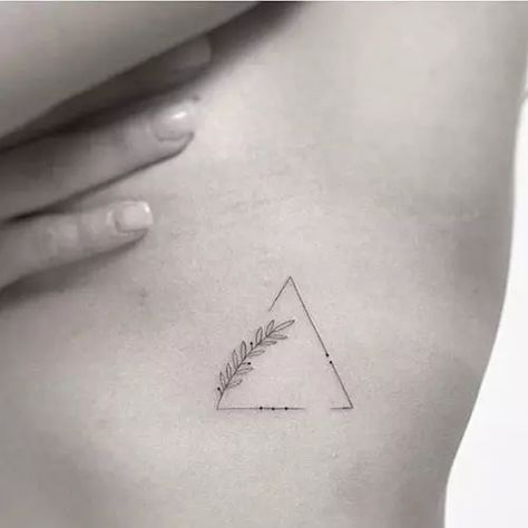 Geometric Triangle Tattoo, Triangle Tattoo Meaning, Triangle Tattoo Design, Triangle Tattoos, Tattoos Geometric, Inspiration Tattoos, Initial Tattoo, Mandala Tattoo Design, E Tattoo