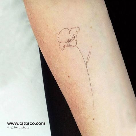 Simple Poppy Tattoo, Poppy Tattoos, Poppy Flower Tattoo, Tiny Tats, Poppy Tattoo, One Line Tattoo, Tattoo World, Hiking Tattoo, Female Tattoos