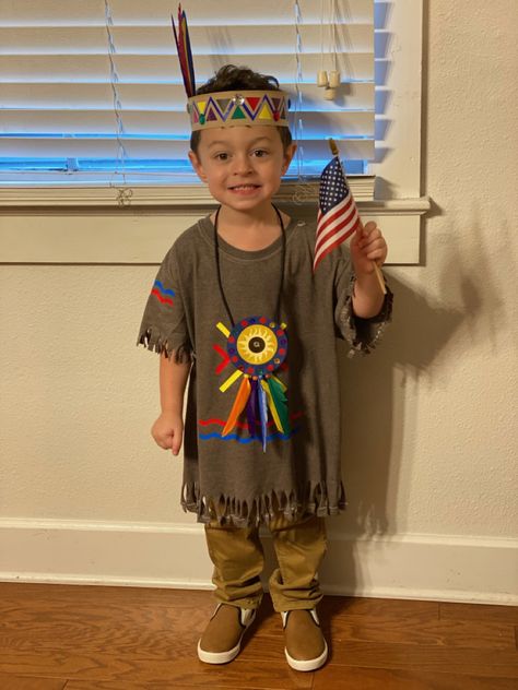 Diy Native American Outfit, Diy Native American Outfit For Kids, United Nations Costume For Kids Boys, Native American Halloween Costume Diy For Kids, Diy Indian Thanksgiving Costume, Sacagawea Halloween Costume Diy, Indian Project, Habitats Projects, Native American Clothing