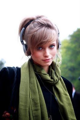 Abbey Lee Kershaw Wearing Headphones, Swept Bangs, Side Swept, Hair Envy, Hair Dos, Hairstyles With Bangs, Pretty Hairstyles, Hair Hacks, Hair Looks