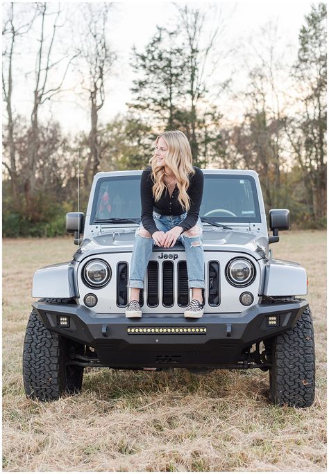 Nashville, TN Jeep Senior Photos | Mackenzie - Blog | Neely Roberts Photography Photoshoot With Jeep Wrangler, Fall Jeep Photoshoot, Senior Picture Ideas Jeep, Pics With Jeep, Senior Pictures With Jeep, Jeep Poses Photo Ideas, Photoshoot With Jeep, Jeep Photoshoot Ideas, Headlight Photoshoot