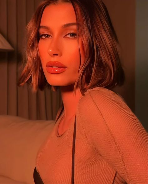 Hailey Baldwin Hair, Hayley Bieber, Hailey Rhode Baldwin, Hailey Bieber Outfits, Cover Of Vogue, Hailey Baldwin Style, Short Sassy Hair, Beautiful Hair Color, Blonde Hair Looks