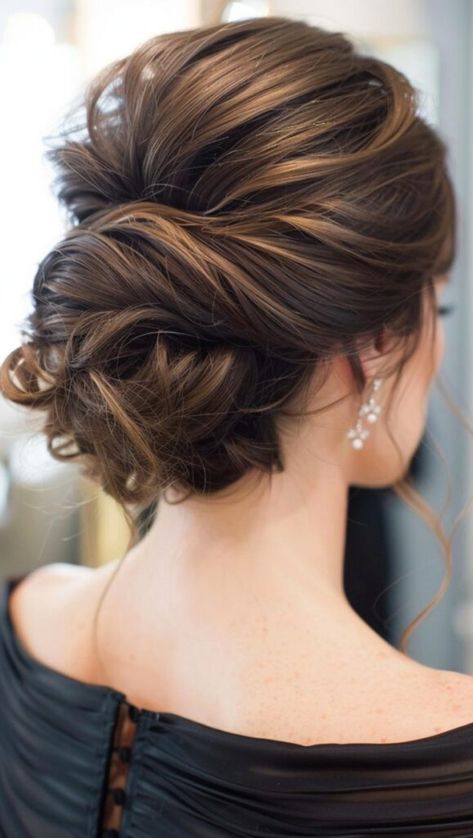 Embrace style and simplicity with 32 elegant updos for shoulder length hair. These hairstyles are perfect for both a professional setting and a night out. Updos For Shoulder Length Hair, Updo Formal, Bridesmaid Hairdo, High Updo, Dream Ideas, Elegant Updos, Wedding Hair Up, Wedding Updos, Updo Wedding