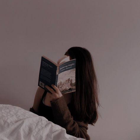 Bookstagram Profile Picture, Juliette Ferrars, Profile Picture Aesthetic, Rabastan Lestrange, Insta Dp, Academia Aesthetics, Colleen Hoover Books, Mermaid Aesthetic, Aesthetic People