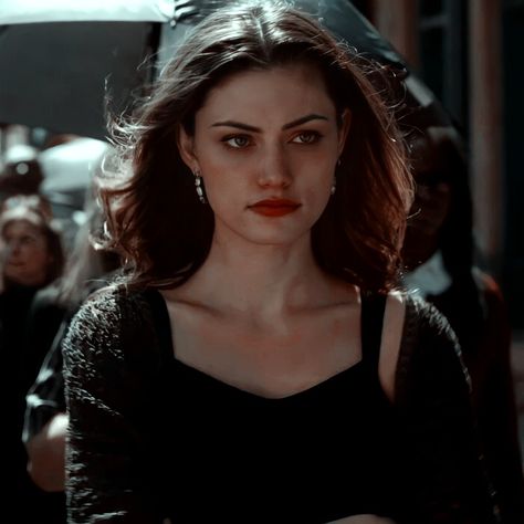 Hailey Marshall, Hayley The Originals, The Mikaelsons, Hayley Marshall, Vampire Diaries Wallpaper, Teen Actresses, Vampire Diaries Cast, Phoebe Tonkin, Caroline Forbes