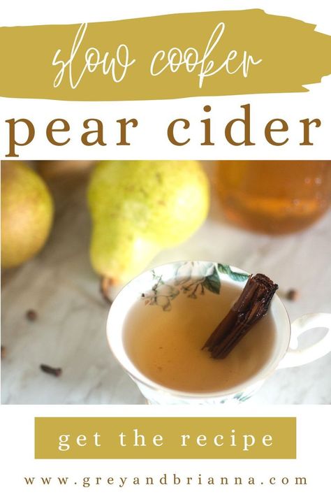 homemade hot pear cider with cinnamon Fall Recipes Drinks, Fall Recipes Crockpot, Pear Cider Recipe, Slow Cooker Cider, Fall Recipes Dessert, Pear Recipes Easy, Pear Drinks, Cider Recipes, Crockpot Slow Cooker