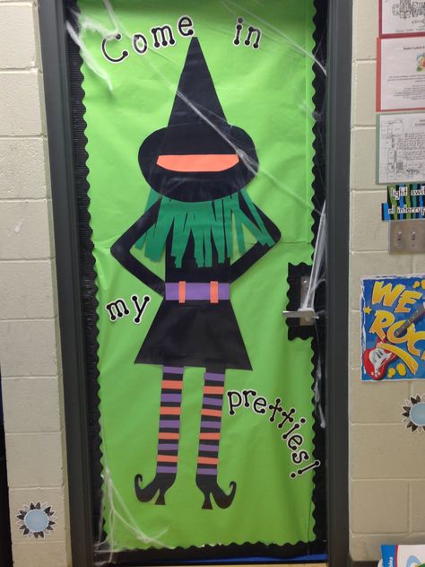 Halloween Door Decor Halloween Classroom Door, Halloween Office, Halloween Classroom, School Doors, Adornos Halloween, Fall Door Decorations, Halloween Door Decorations, Door Decorations Classroom, Holiday Door