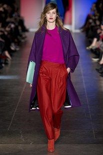 this outfit has analogous colors. It is red, red violet, and violet Dress Box, Casual Chique, Red Pants, Color Mix, 2014 Fashion, Runway Collection, Colourful Outfits, Paul Smith, London Fashion Week