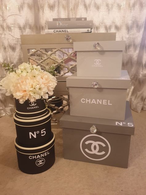 Chanel Home Decor, Flower Hat Boxes, Remodeled House, Chanel Inspired Room, Chanel Bedroom, Coco Chanel Party, Homely House, Stacking Storage Boxes, Chanel Art Print