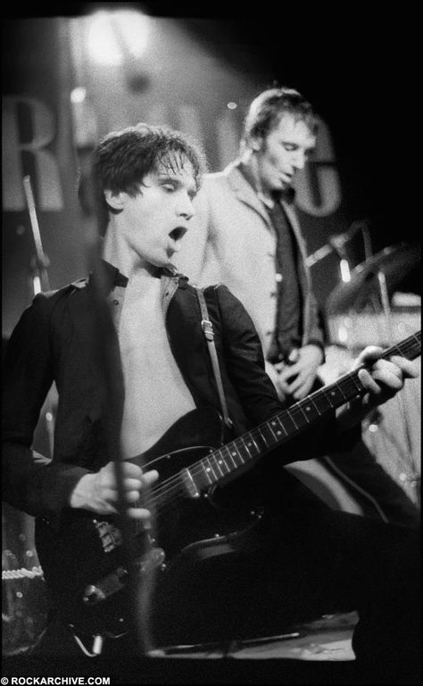 Dr Feelgood | Lee & Wilko Onstage Print | Mick Gold Photo Wilko Johnson, Ian Dury, Brian Jones Rolling Stones, Dr Feelgood, Rock Guitarist, The Cramps, Sales Image, Punk Scene, British Rock